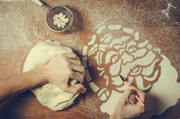 Female hands  make the Christmas cookies — Stock Photo, Image