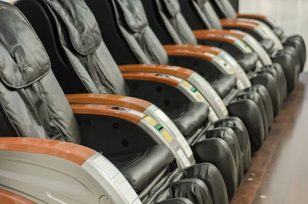 Massagestoelen in het winkelcentrum — Stockfoto