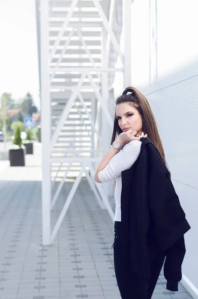 Young woman looking into the camera — Stock Photo, Image