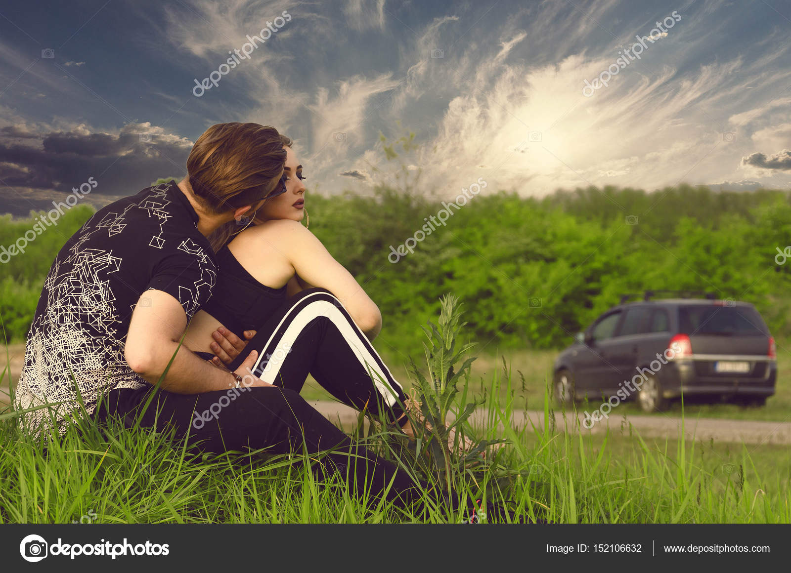 Perfil Das Meninas Ao Lado Da Estrada Imagem de Stock - Imagem de estrada,  fotografia: 76803353