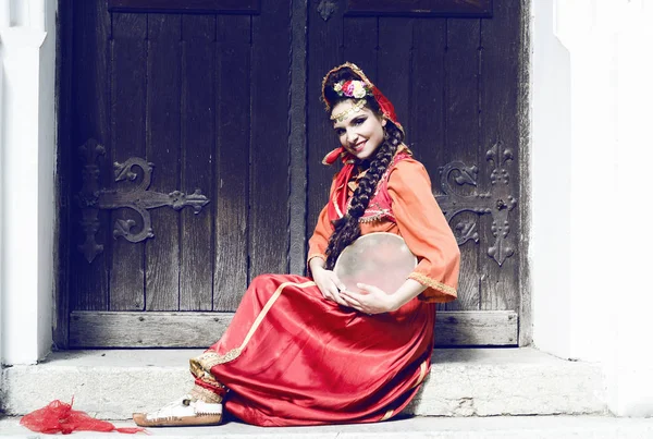 Κορίτσι με παραδοσιακή ενδυμασία της τουρκικής — Φωτογραφία Αρχείου