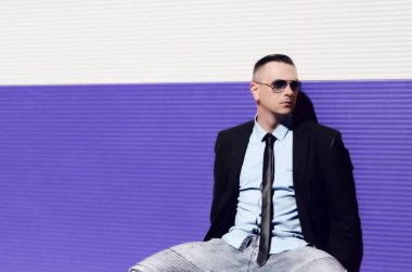 güzel yakışıklı adam 