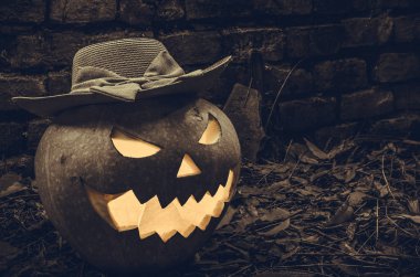 Dramatik etkileri ile oyulmuş kabak