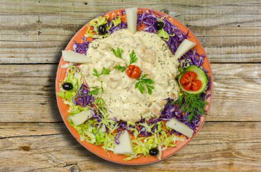 tavuk ve mantar salatası ve patates ile  