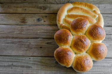 tuğla ve çiçek şeklinde ekmek 