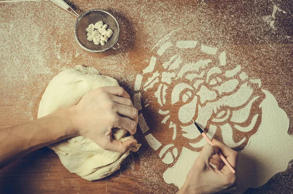 Hands  making Christmas cookies — Stock Photo, Image