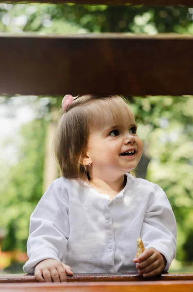 Adorable bebé sonriente —  Fotos de Stock