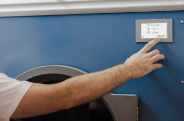 adamın yanına çamaşır makineleri