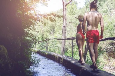 doğa ile yürüme Çift 