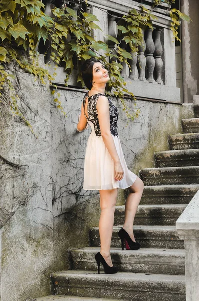 Beautiful Girl Elegant Dress Poses Stairs — Stock Photo, Image