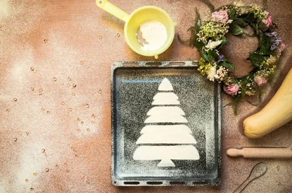 Albero di Natale decorato e stoccaggio di torte — Foto Stock