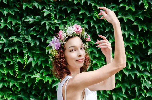 Portret van een dansende vrouw — Stockfoto