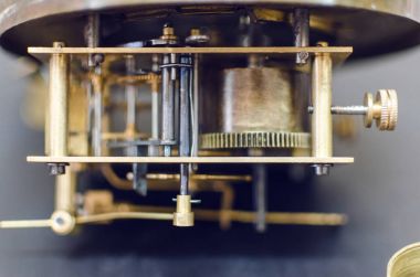 kırık saat mekanizması 