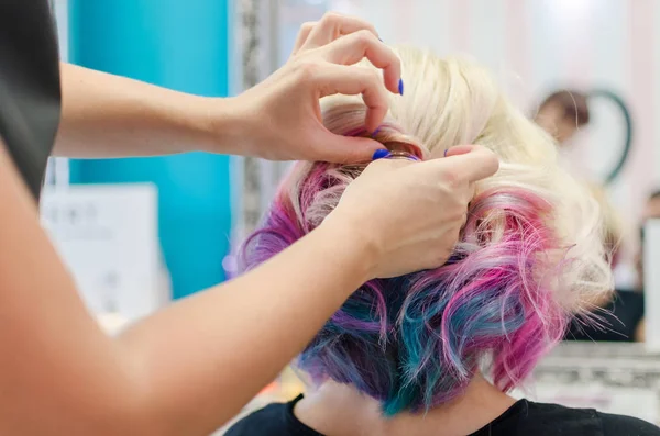 Penteado colorido festivo — Fotografia de Stock