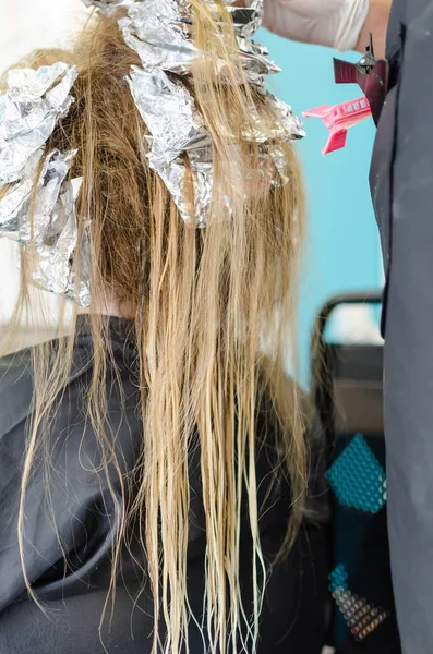 Bleaching hair on the foil