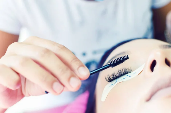 Young girl with long eye lashes extension — Stock Photo, Image