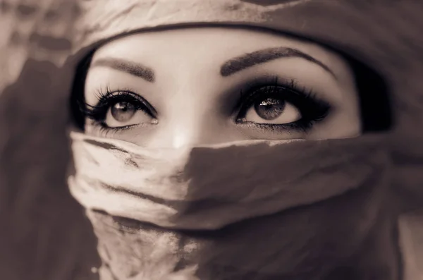 Mooie ogen van Egyptische vrouw — Stockfoto