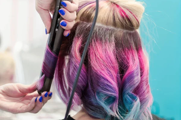 Cheveux en spirale arc-en-ciel ou licorne — Photo