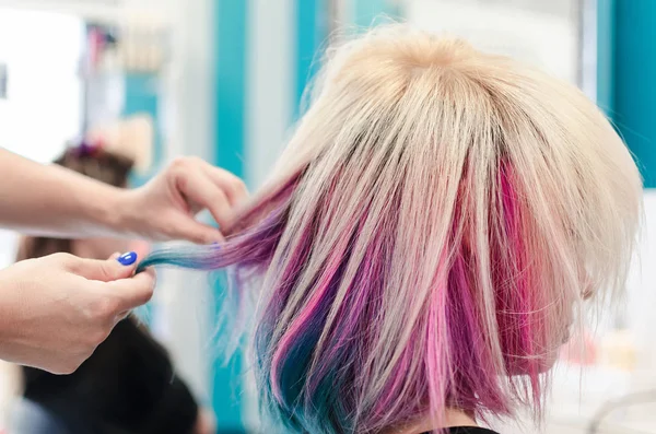 Vue latérale des cheveux arc-en-ciel ou licorne — Photo