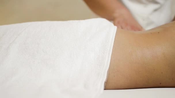 Masaj spa salonu içinde sahip adam — Stok video