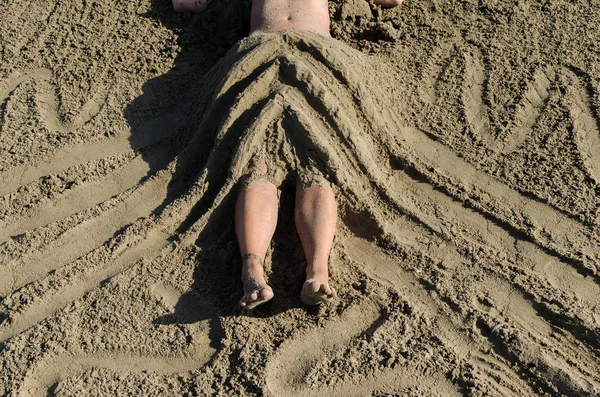 Saia feminina de areia — Fotografia de Stock