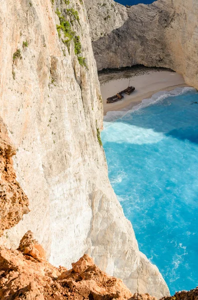 Yunanistan ada Navagio