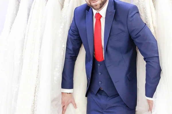 Man in suit in wedding dress store — Stock Photo, Image