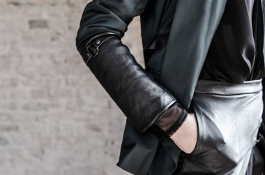 Siyahlı kadın moda