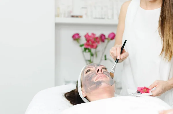 Young Beautiful Attractive Cosmetologist Applying Facial Mask Brush Female Patient — Stock Photo, Image