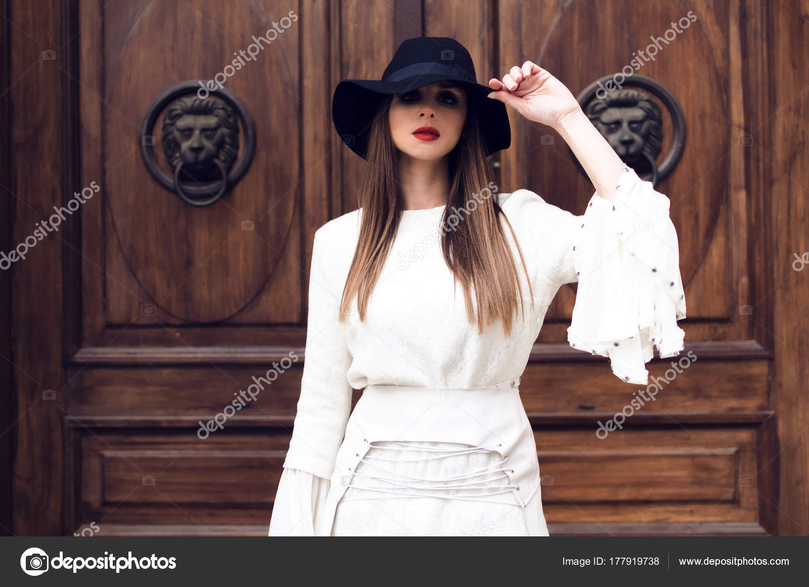 Joven Hermosa Mujer Moda Con Maquillaje Moda: fotografía de stock © focusandblur #177919738 | Depositphotos Joven Hermosa Mujer Moda Con Maquillaje Moda: fotografía de stock © focusandblur #177919738 | Depositphotos