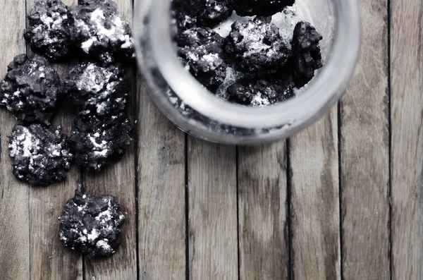 Biscoitos Secos Com Chocolate Escuro Fundo Madeira Espaço Cópia — Fotografia de Stock