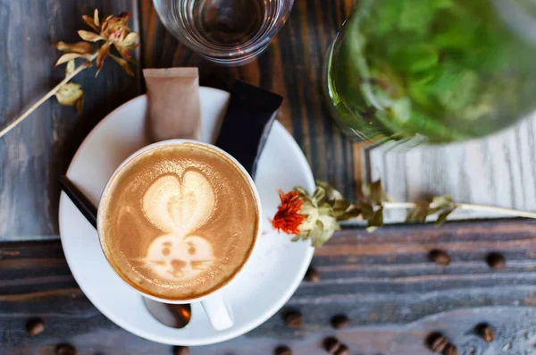 Latte Art Kávé Art Által Barista Gyönyörű Retro Háttér Felülnézet — Stock Fotó