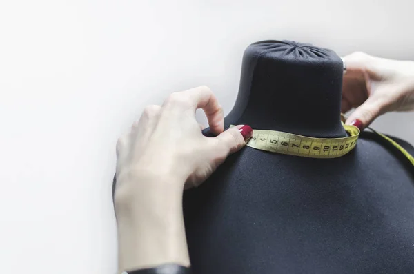 Bras Féminins Prendre Des Mesures Sur Mannequin Couture Noir Sur — Photo