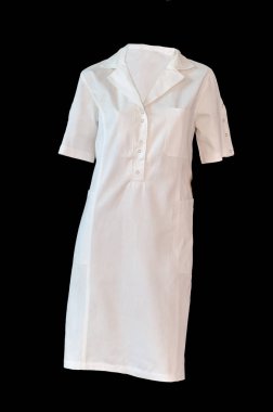 kadın siyah arka plan üzerine beyaz tıbbi üniforma yakın çekim fotoğraf