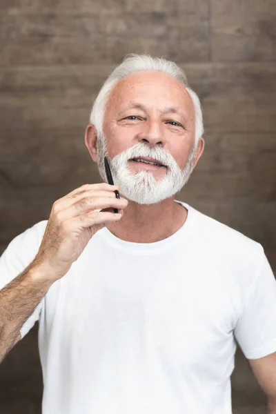 Skäggig Man Med Vit Mustasch Mannen Frisersalongen Snygg Seniorskäggig Man — Stockfoto
