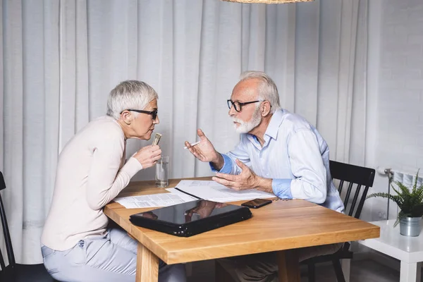 Sista Paret Ordnar Betalning Räkningar Begreppet Ekonomiskt Och Finansiellt Problem — Stockfoto