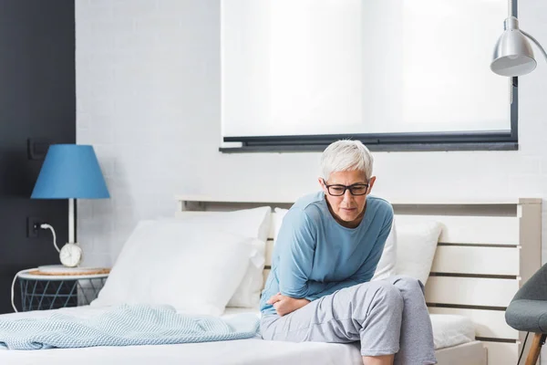 Senior Woman Suffering Stomach Ache Sleep Home Bed Menopause Concept — Stock Photo, Image