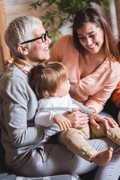 Tre Generationer Mormor Dotter Sonson United Family Concept Närbild — Stockfoto