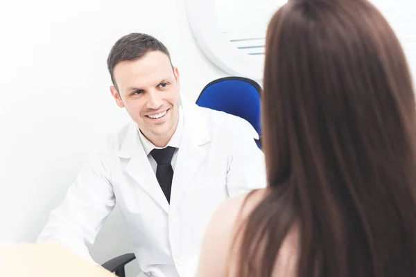 Back View Woman Patient Having Consultation Young Doctor Modern Dental — Foto de Stock