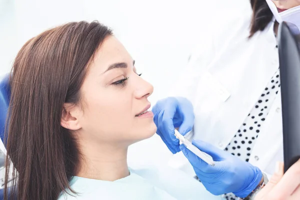 Reception Dal Dentista Denti Sani Paziente Felice Bei Denti Selezione — Foto Stock