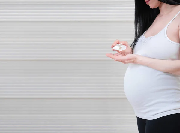 Immagine Ritagliata Giovane Donna Incinta Che Assume Medicine Vitamine Durante — Foto Stock