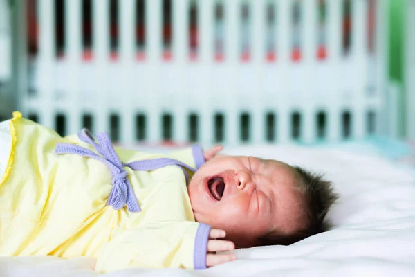 Zavřít Obrázek Novorozence Lže Pláče Čeká Jídlo Protože Hladová Rozmazané — Stock fotografie
