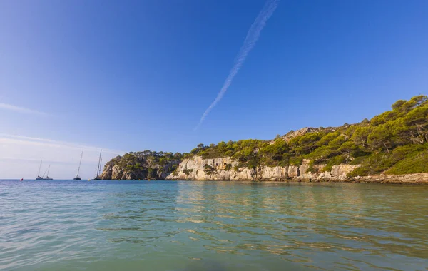 Precioso y soleado día de playa, Macarella, Menorca, Menorca, Baleares — Foto de Stock