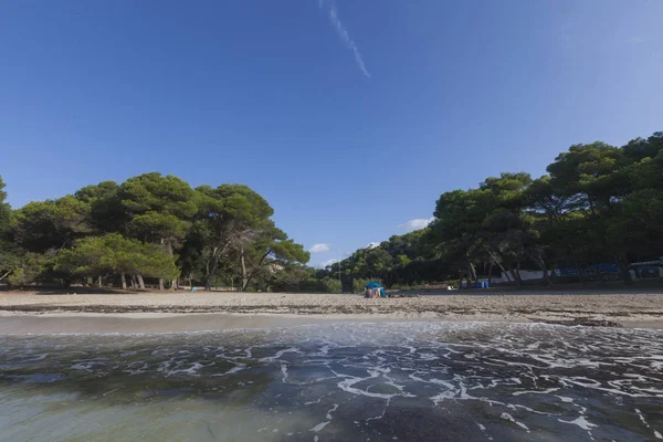 Dia de praia encantador e ensolarado, Macarella, Minorca, Menorca, Baleari — Fotografia de Stock