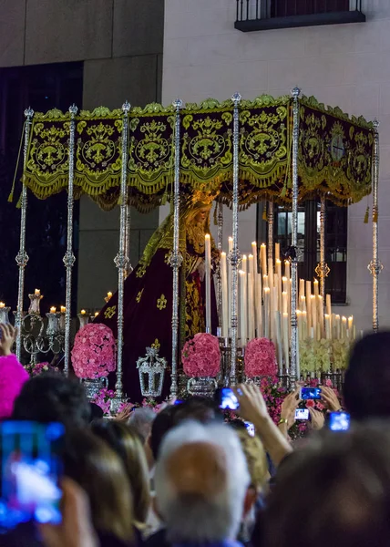 La Macarena, na procissão (desfile) da Semana Santa em Madrid, 13 de abril de 2017 — Fotografia de Stock