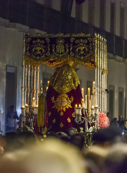 La Macarena, i procession av heliga veckan i Madrid, 13 April 2017 — Stockfoto