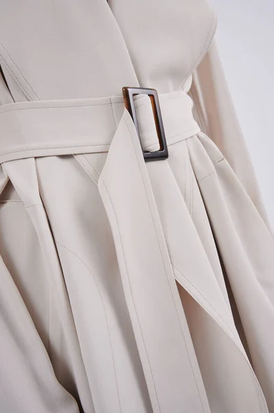Pessoa Uma Jaqueta Moda Bege Casaco Clássico Com Cinto Laço — Fotografia de Stock