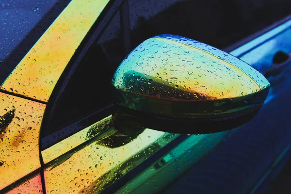Chameleon Holographic Colour Car Rain Side Mirror Water Drops Closeup — Stock Photo, Image