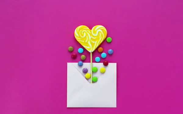 Lecca lecca cuore, amore, valentines day concept, presenti dolci pos — Foto Stock