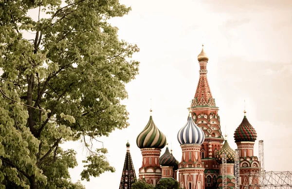 Panoramic görüntülemek Moskova Kızıl Meydan Kremlin kuleleri üzerinde İsa S
